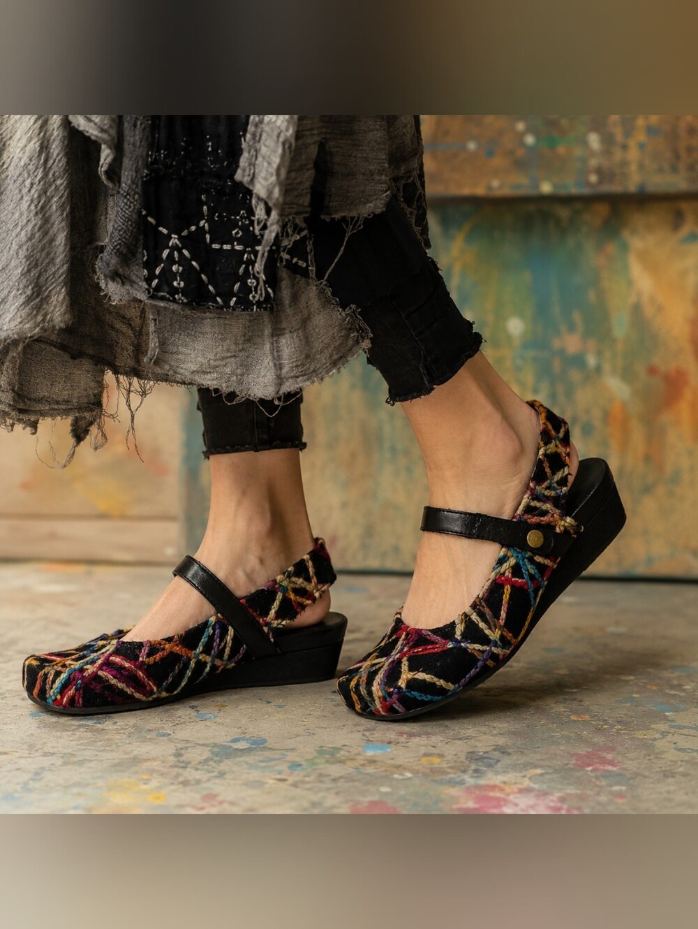 OTBT BLACK MULTICOLOR EMBROIDERED MARY JANE WEDGE SHOES SZ 7.5M